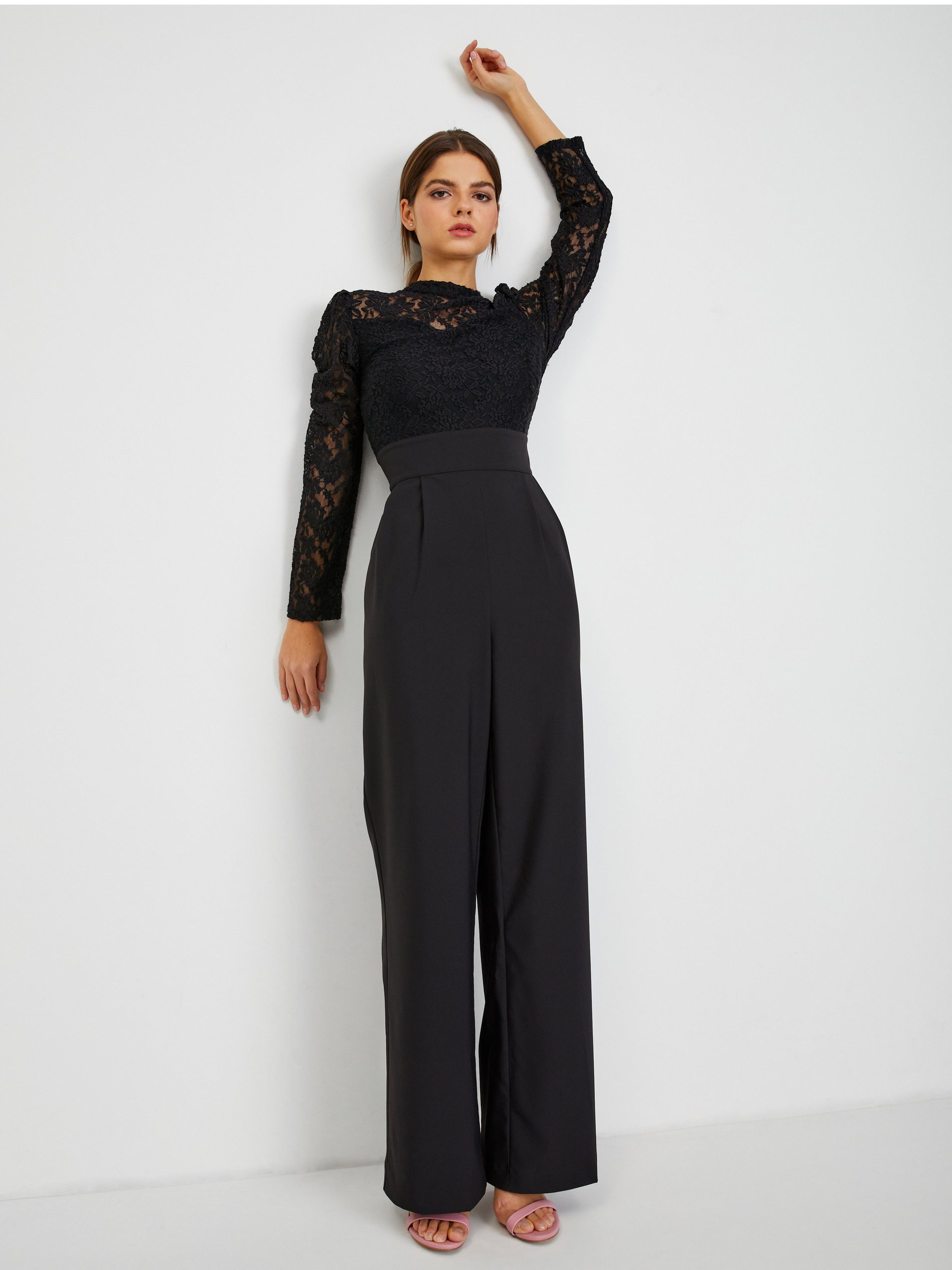 Schwarzer Damen-Jumpsuit mit Spitzendetail ORSAY