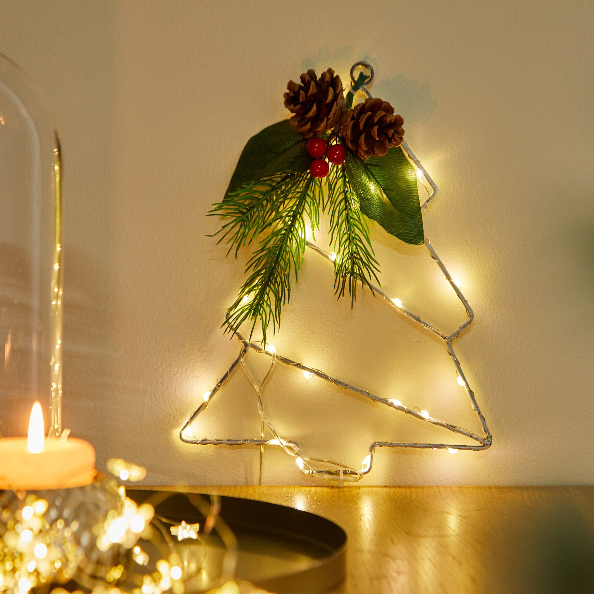 Suspension murale sapin lumineux