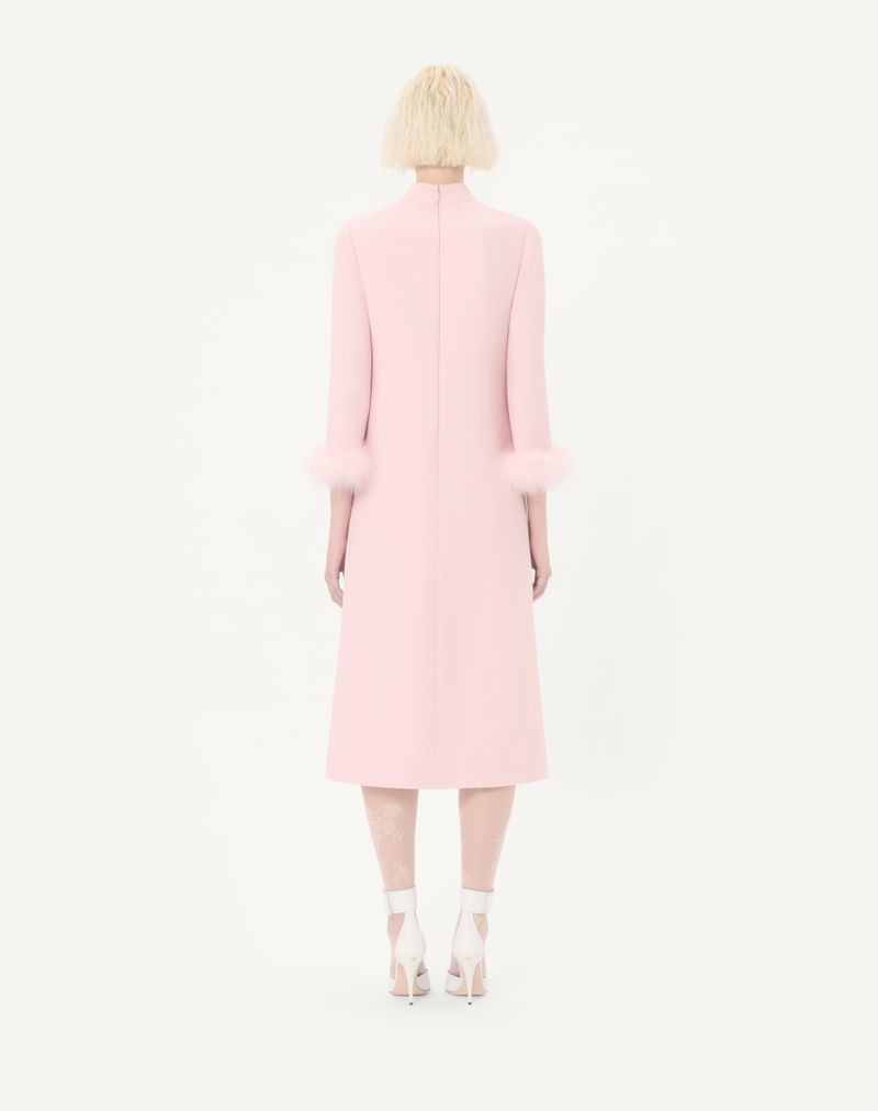Vestido de crepe de alta costura com penas