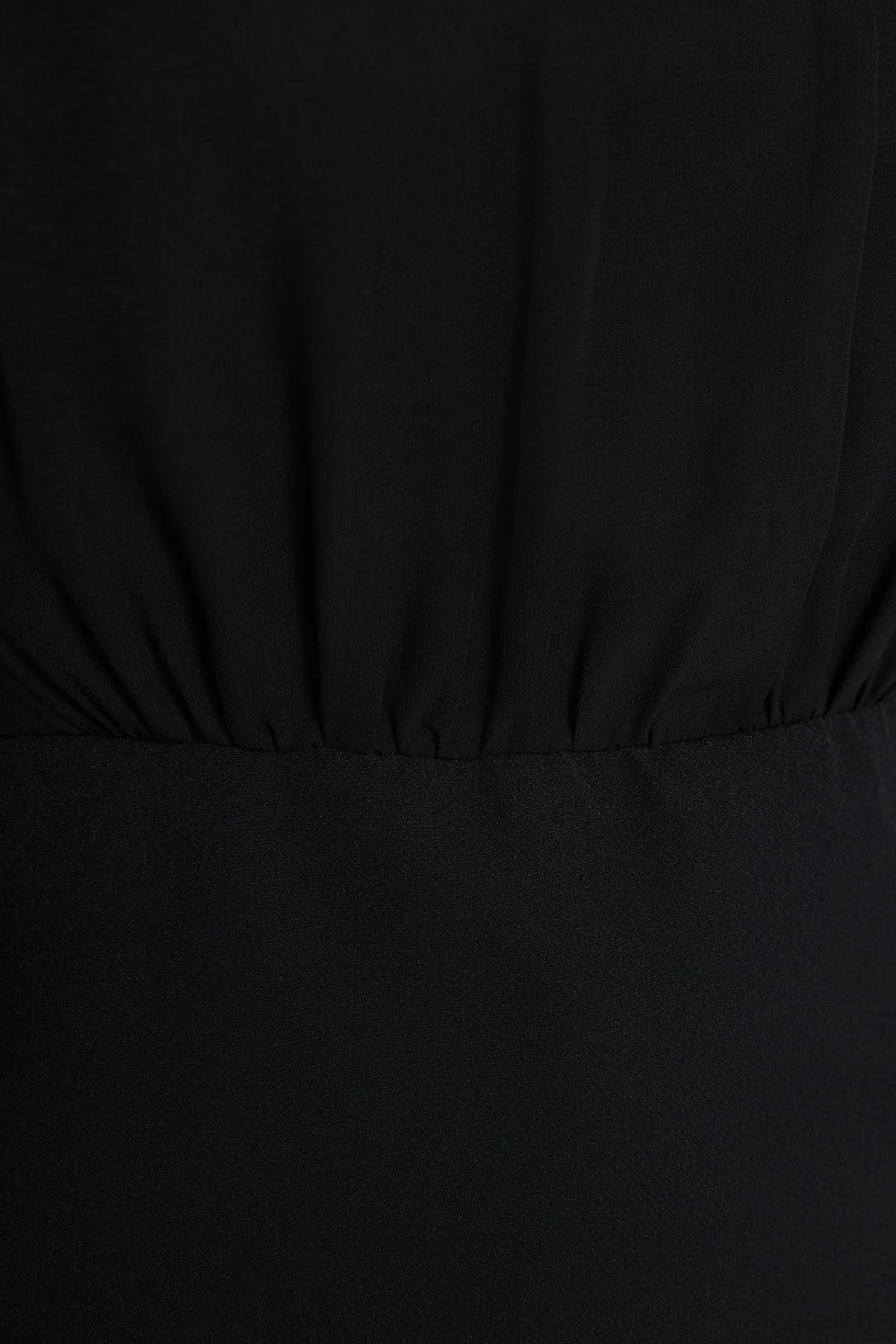 Trendyol Collection  Schwarzes A-Linien-Minikleid aus Chiffon mit Stehkragen und Futter TWOAW24EL00296