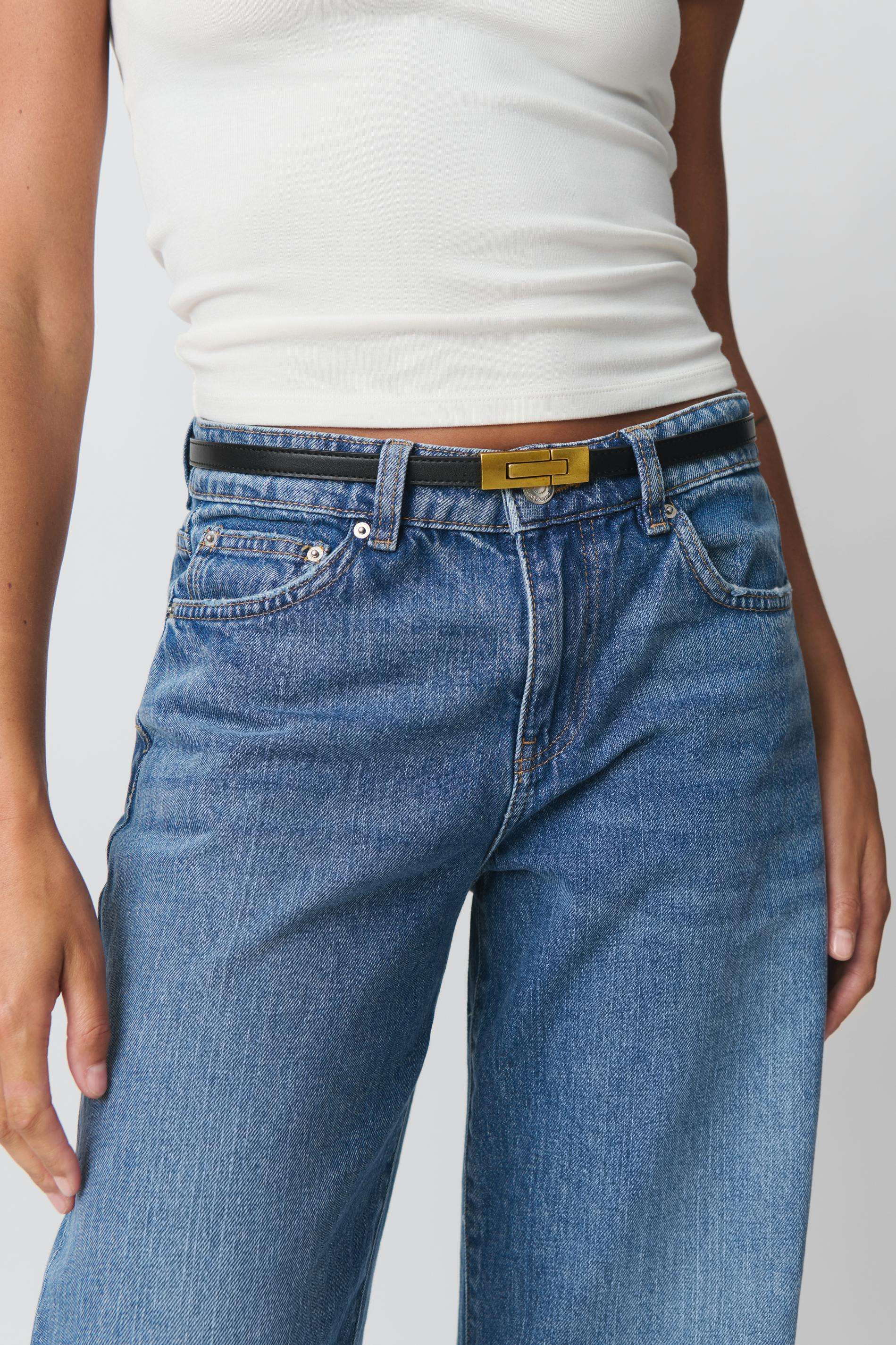 Thin buckle belt