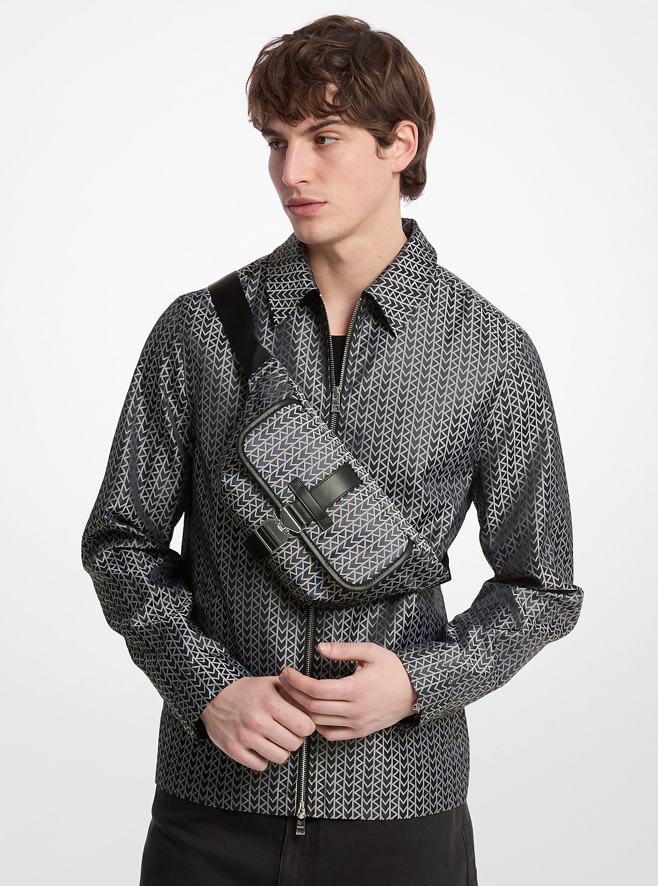 Eli MK2000 Logo Jacquard Sling Bag - SVART