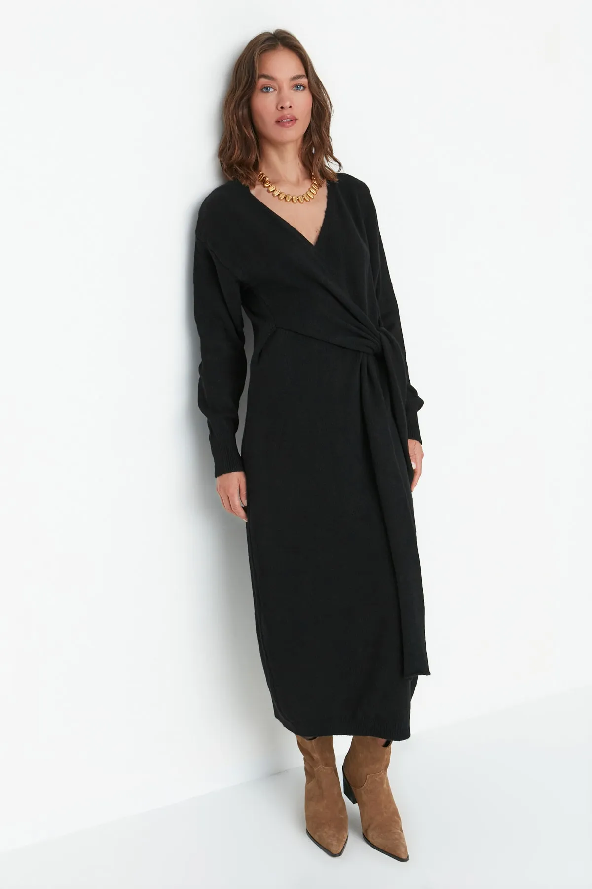 Trendyol Collection  Schwarzes, zweireihiges Strickkleid mit Kragen und Krawatte