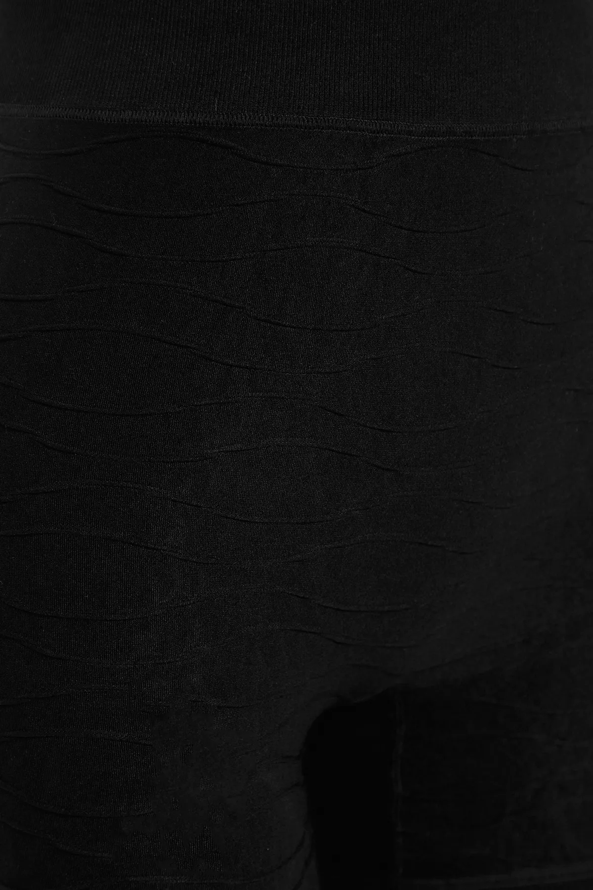 Trendyol Collection  Schwarze nahtlose/nahtlos strukturierte, selbstgemusterte gestrickte Sportshorts/kurze Leggings THMSS24TY00044