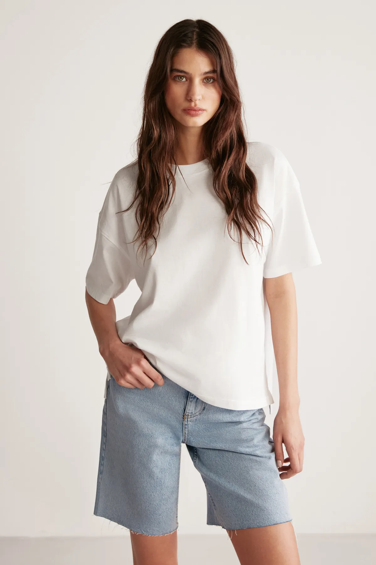 GRIMELANGE  Jemmy Damen-T-Shirt mit entspannter Passform und Rundhalsausschnitt aus 100 % Baumwolle in Weiß