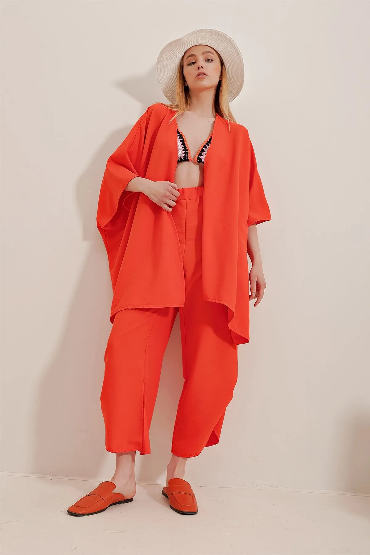Trend Alaçatı Stili  Oranges Damen-Doppelset aus Hose und Jacke mit Beinschlitz und gleichfarbiger Struktur ALC-752-001