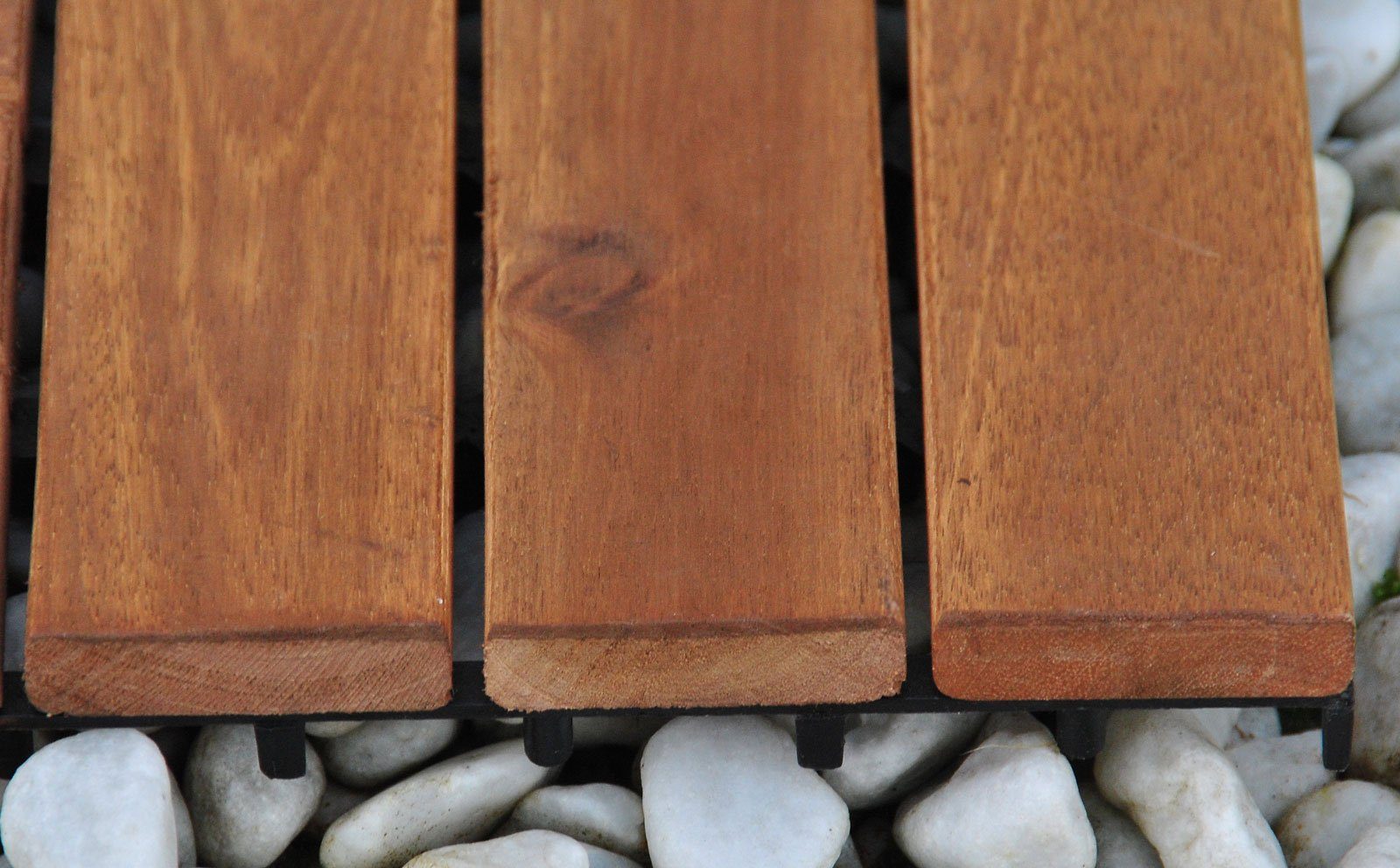 Junado® Holzfliesen Uwe 02, 1 St., Holzfliese mit Drainagensystem, Stecksystem, einzeln oder im Set