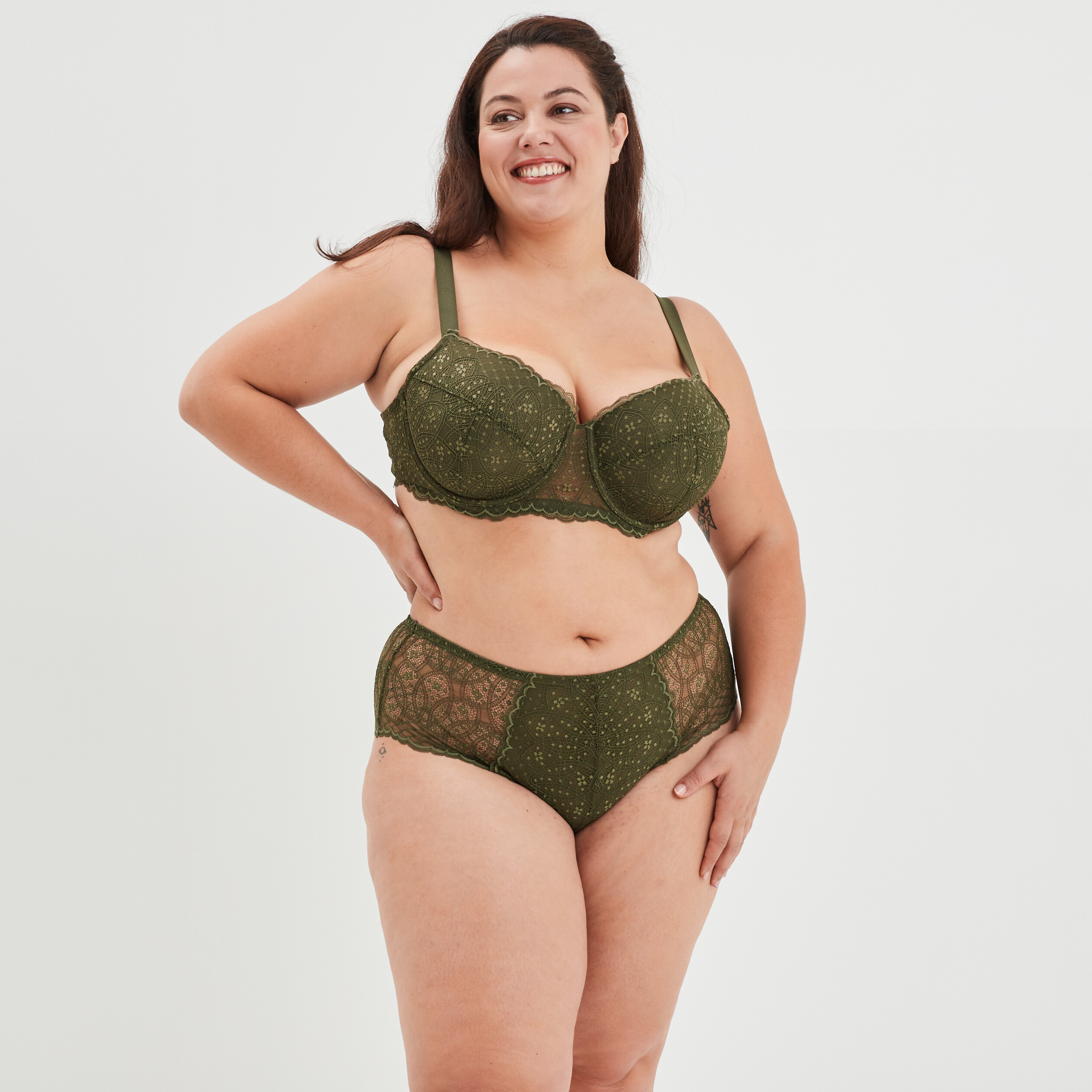 Shorty en dentelle Izzie vert kaki femme grande taille | La Halle