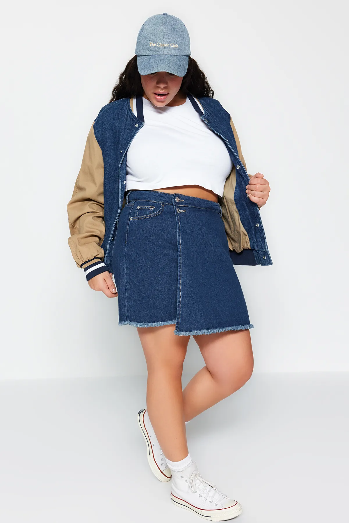 Trendyol Curve  Dunkelblauer Shorts-Rock mit hohem Taillensaum und Quasten TBBSS23AP00008
