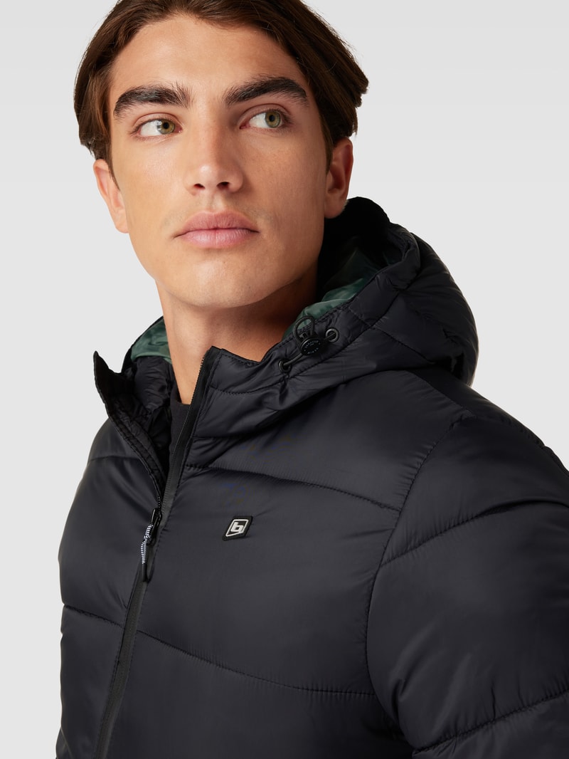Steppjacke mit Label-Detail in schwarz