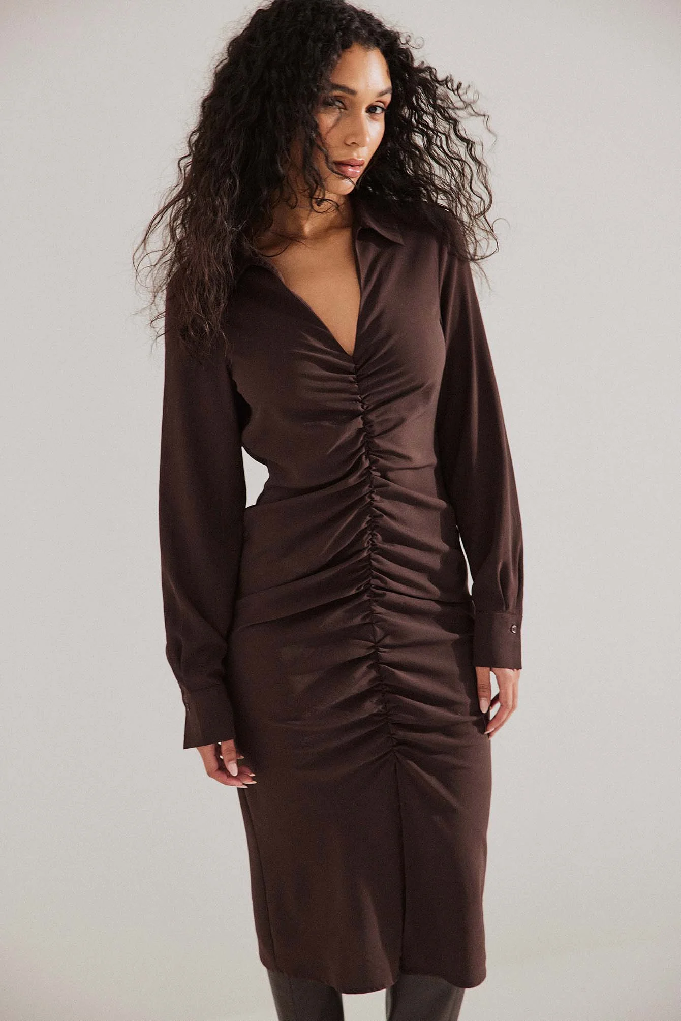 Midikleid mit Rüschen vorne