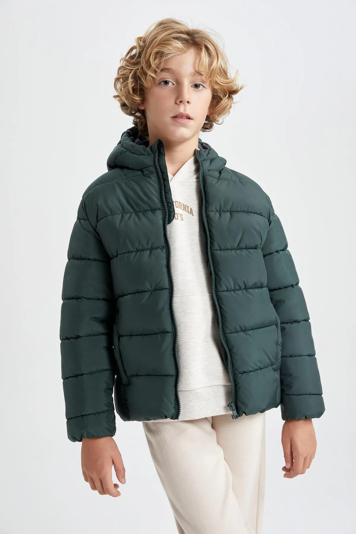 DeFacto  Wasserabweisende Pufferjacke mit Kapuze für Jungen A1875a823wn