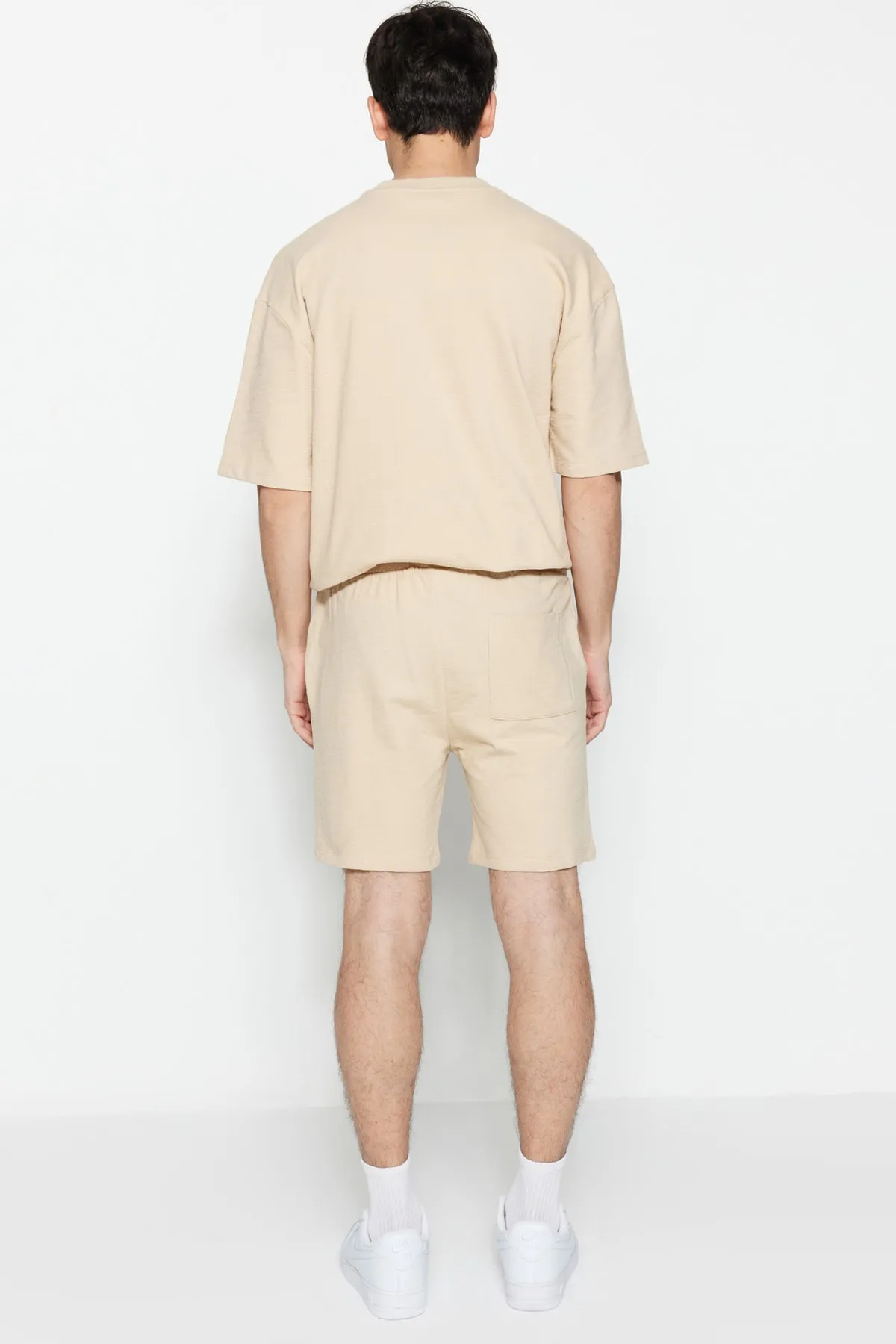 Trendyol Collection  Limitierte Auflage, beige, reguläre Shorts aus 100 % Baumwolle mit Struktur, TMNSS23SR00035