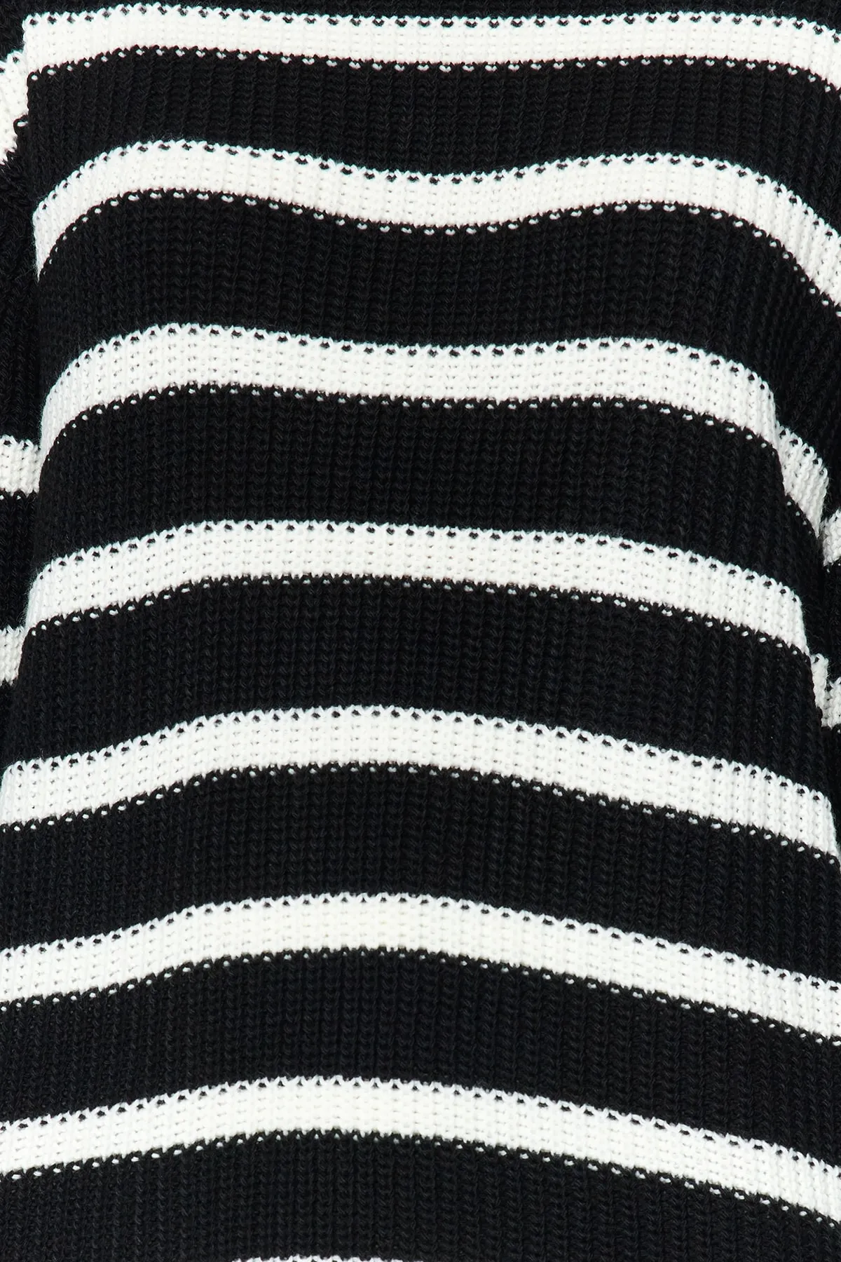 Trendyol Modest  Schwarz gestreifter Thessaloniki-Strickpullover TCTAW24AK00000