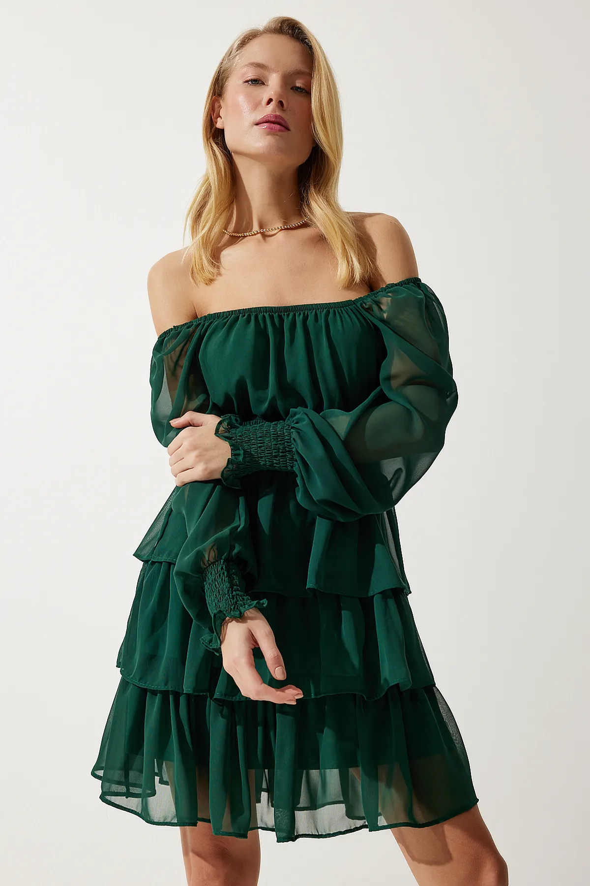 Happiness İstanbul  Smaragdgrünes Volant-Chiffonkleid für Damen DK00168