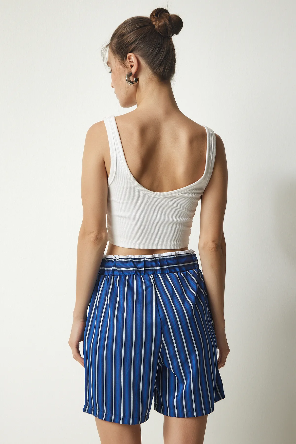 Happiness İstanbul  Blau gestreiftes Hemd-Shorts-Set aus Satin für Damen US00914