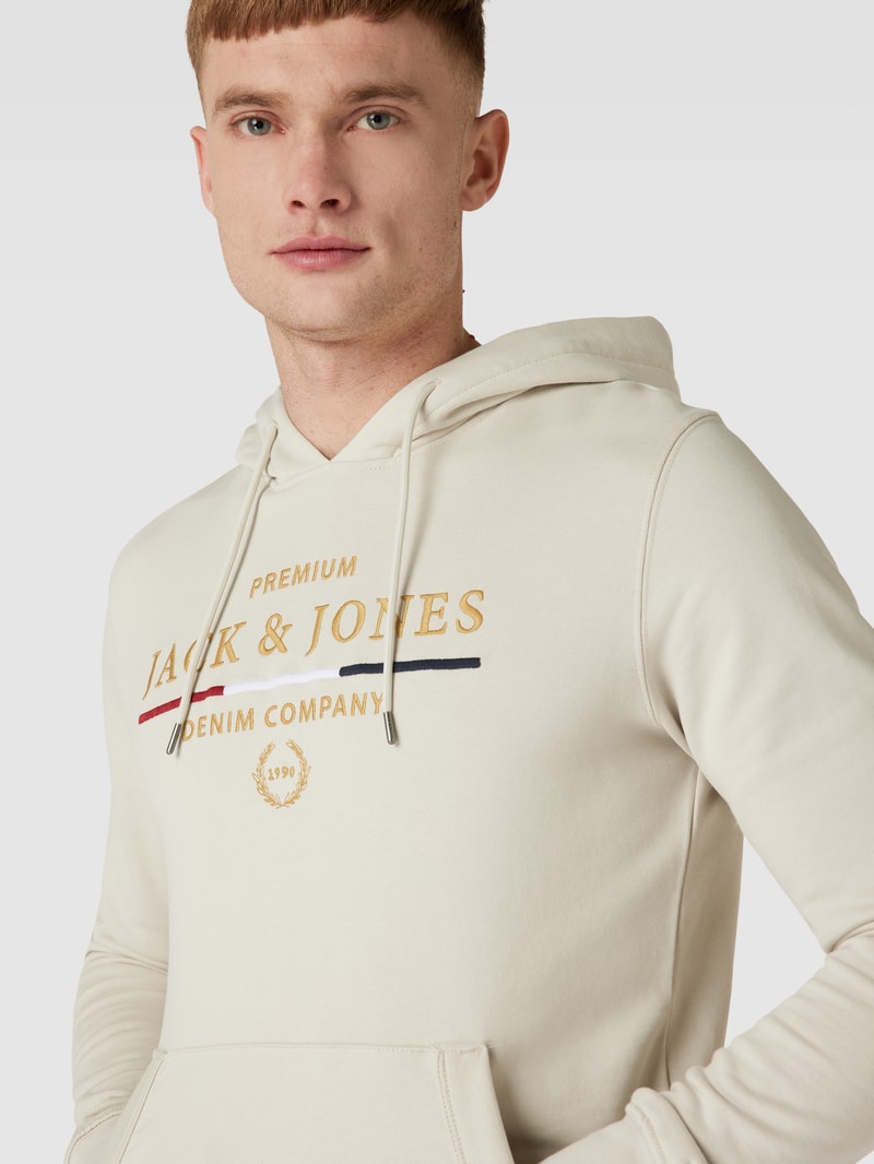 Hoodie mit Label-Motiv-Stitching Modell 'BLUTRAVIS' in offwhite