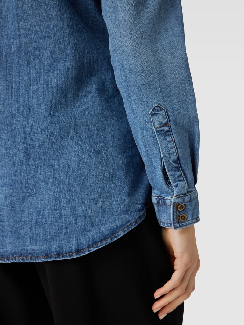 Jeansjacke mit Pattentaschen in jeans
