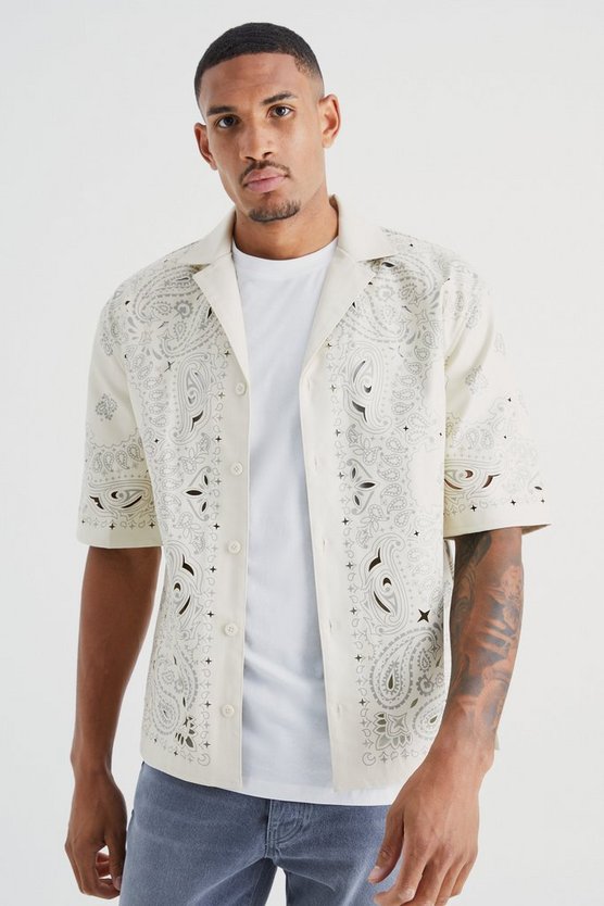 Tall PU-Hemd mit Bandana-Print