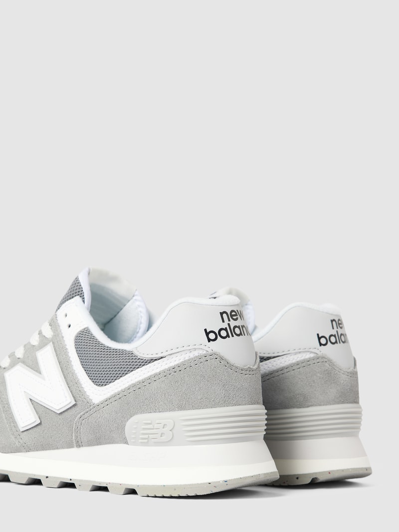 Sneaker mit Label-Details in hellgrau