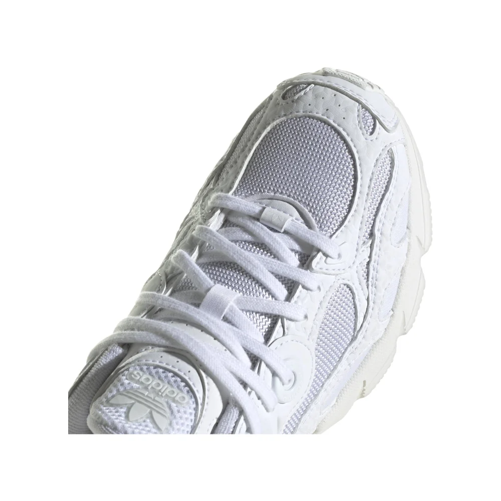 adidas Astir W HQ6775 / weiss