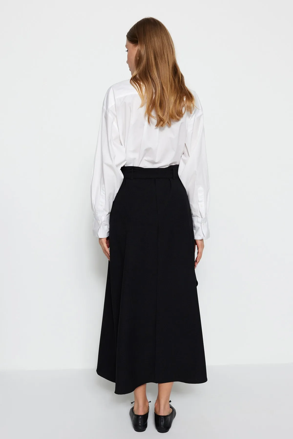 Trendyol Modest  Schwarzer zweireihiger gewebter Rock mit Gürtel TCTSS23EE00017
