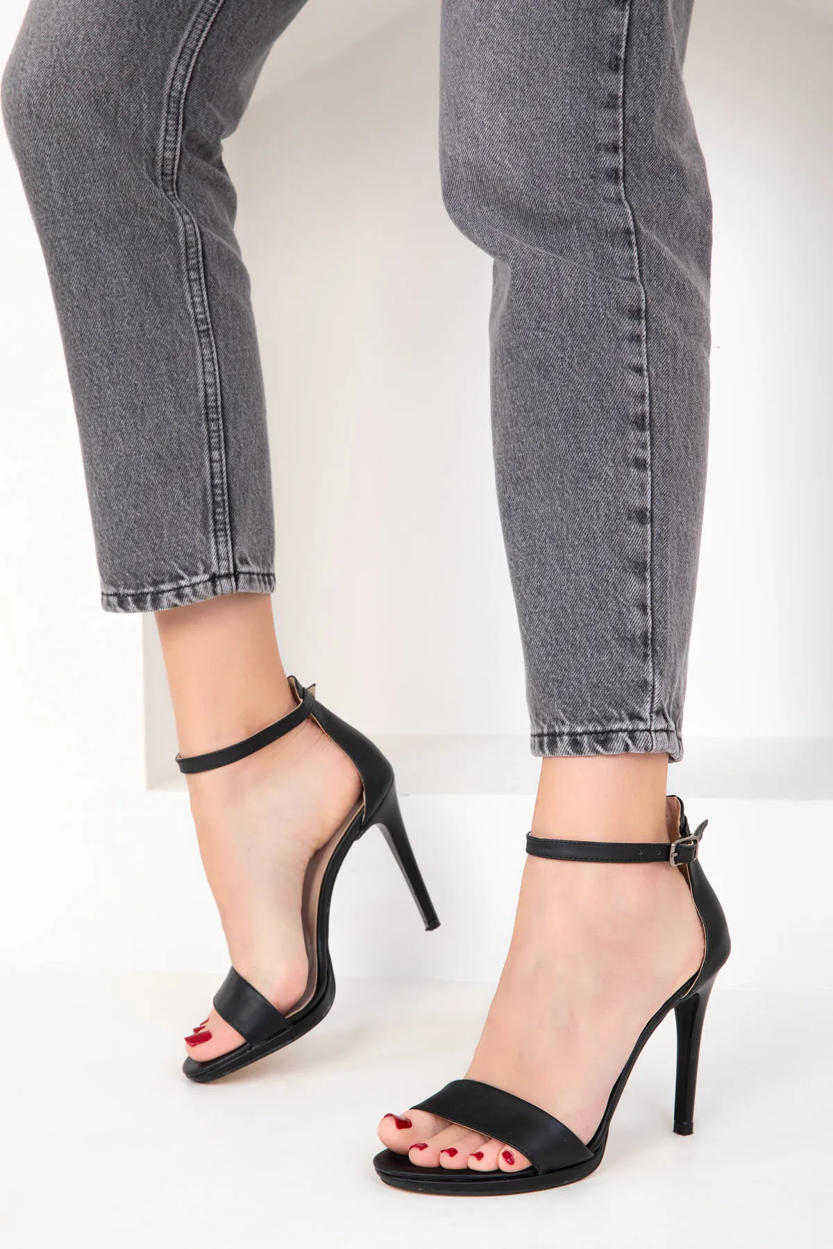 SOHO  Schwarze klassische Damenschuhe mit Absatz 14530