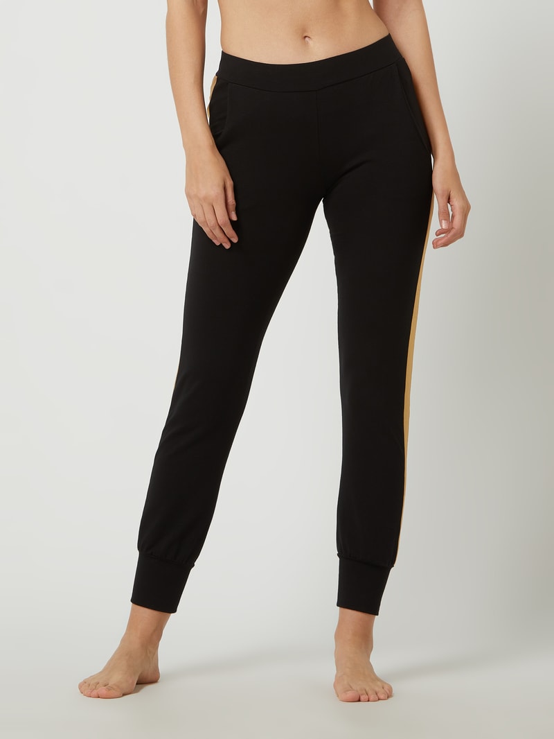 Trackpants mit Stretch-Anteil in schwarz