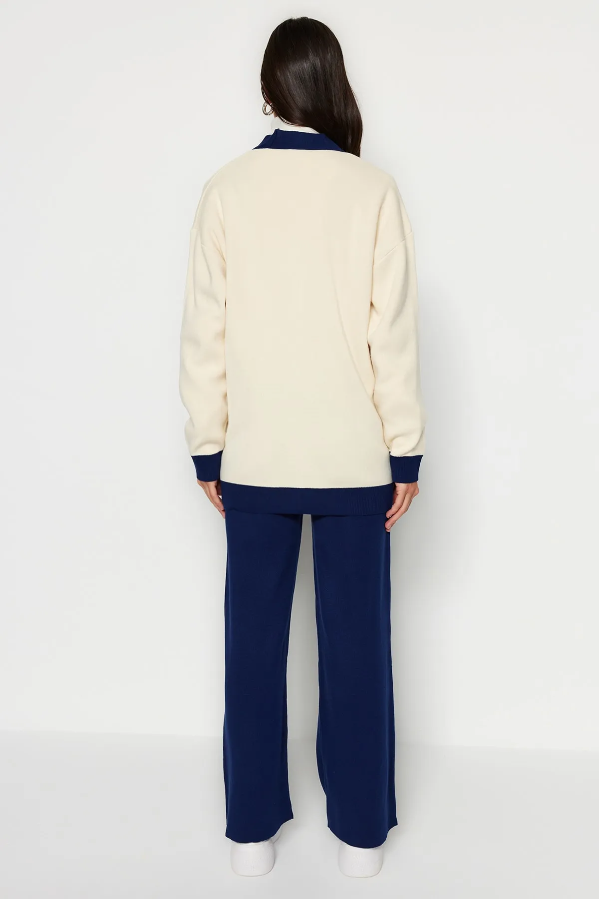 Trendyol Modest  Marineblaues Strickset mit Strickjacke und Hose mit Streifendetail TCTAW22AU0156
