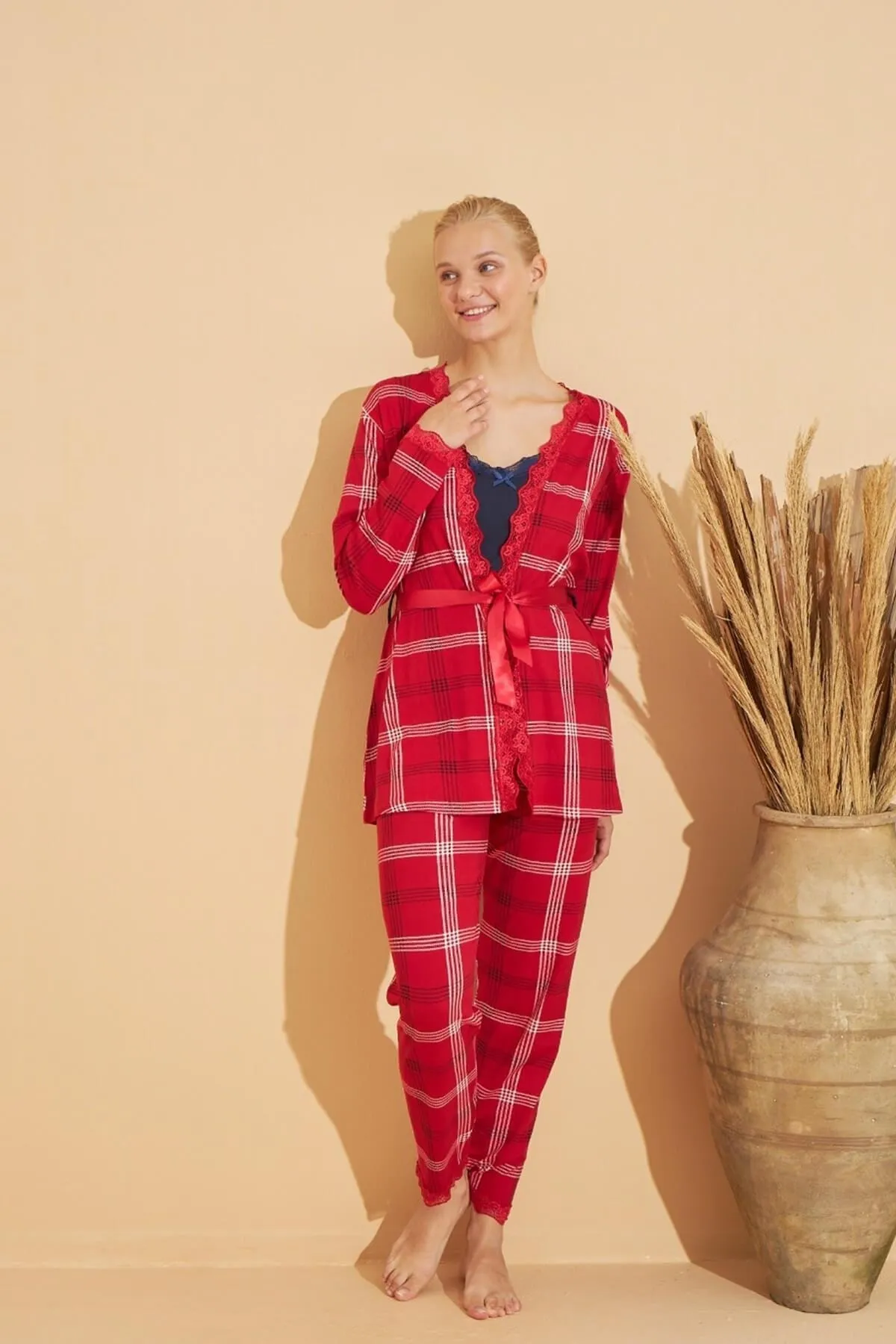 Pijamaevi  Rot kariertes Damen-Pyjama-Set mit Bambusmantel