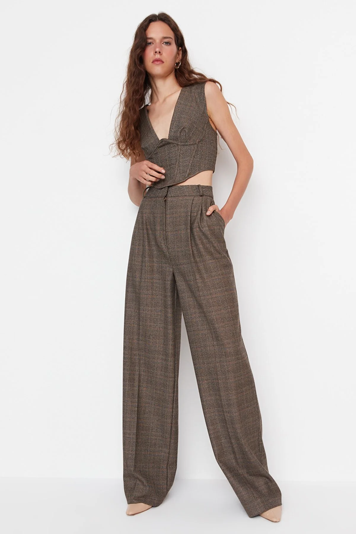 Trendyol Collection  Braune gewebte Hose TPRAW23PL00016