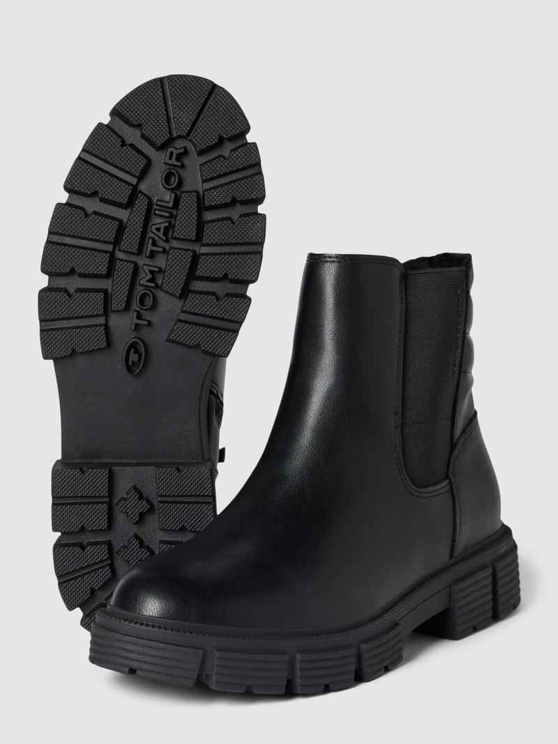 Chelsea Boots in Leder-Optik in schwarz