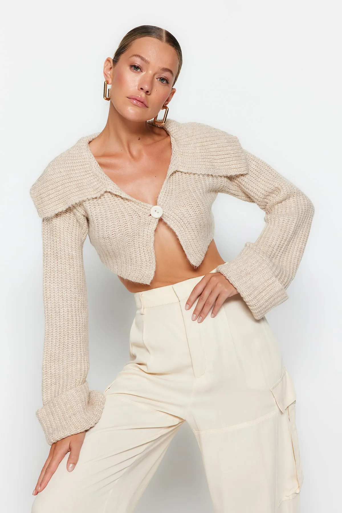 Trendyol Collection  Stone Crop Strick-Cardigan mit Rollkragen TWOAW24HI00116