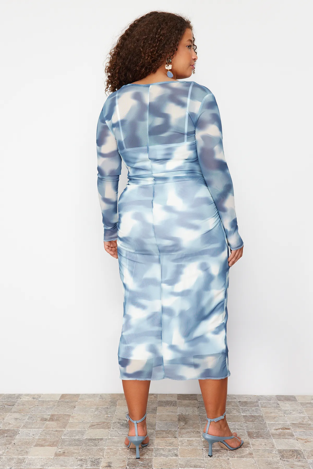 Trendyol Curve  Blaues Tüll-Strickkleid in Übergröße TBBSS24AH00058