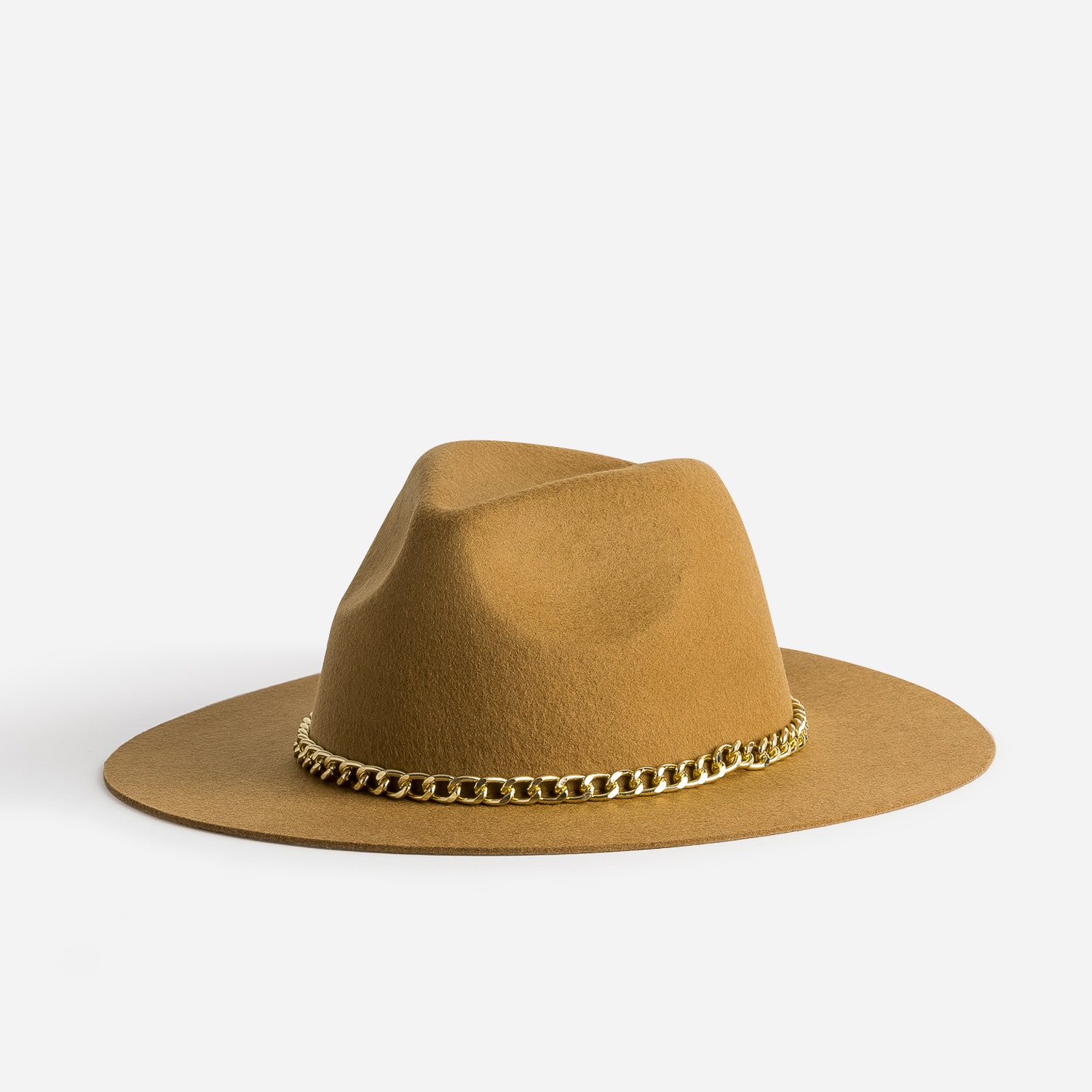 Chapeau camel avec ganse-chaînette métal