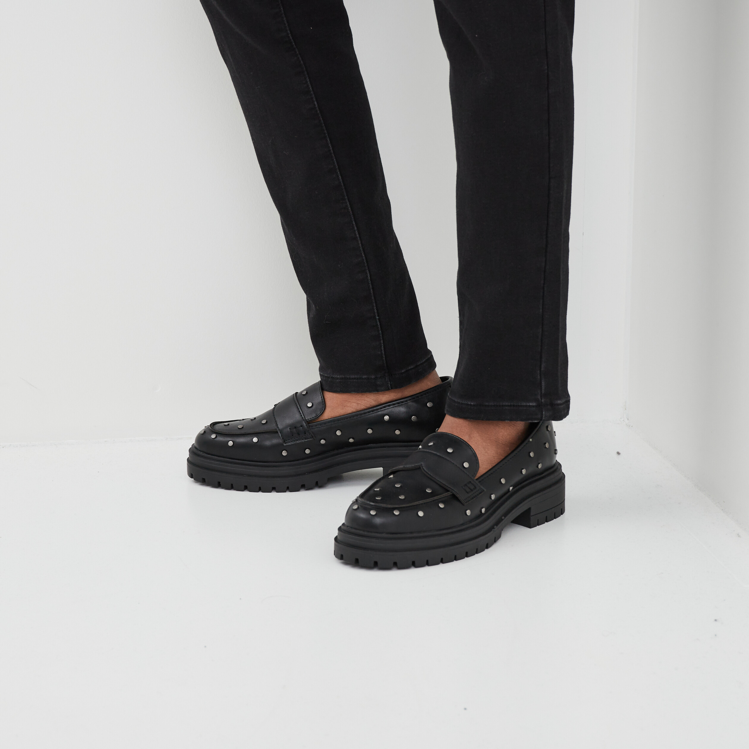 Mocassins crantés à clous noir femme | La Halle