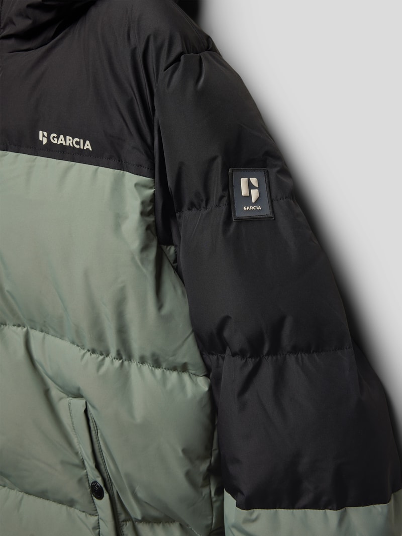 Steppjacke mit Kapuze in schilf