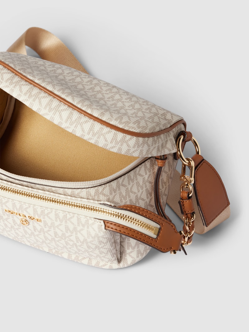 Crossbody Bag mit Label-Applikation Modell 'SLATER' in ecru