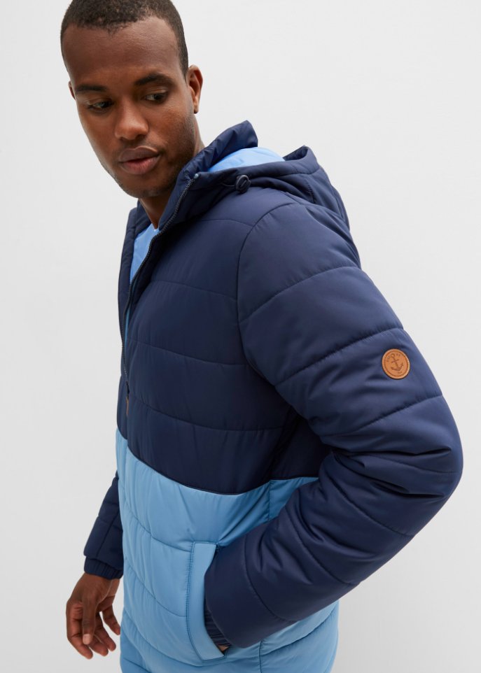 Steppjacke mit Kapuze aus recyceltem Polyester