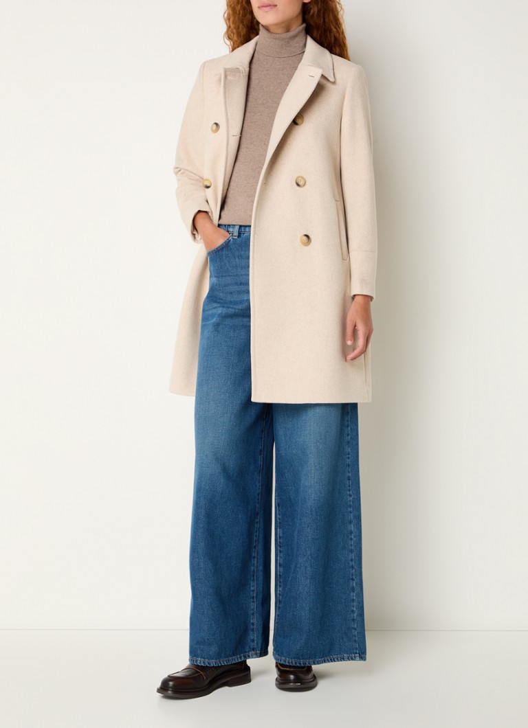 Palton Benetton din amestec de lână, cu buzunare laterale.
