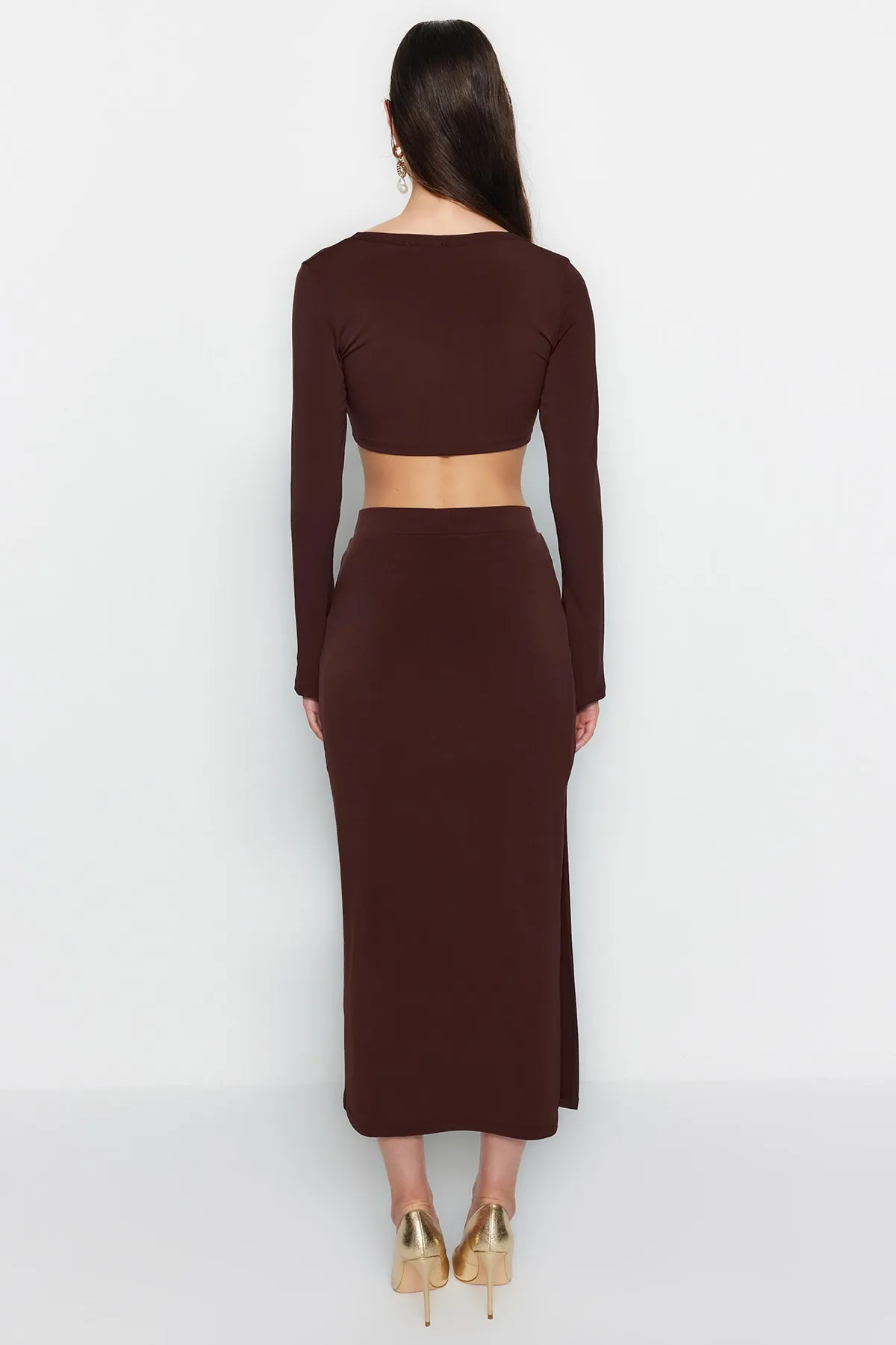 Trendyol Collection  Dunkelbraunes Super-Crop- und Midi-Set aus flexiblem Strickoberteil und -unterteil mit Krawattendetails TWOAW24AU00070