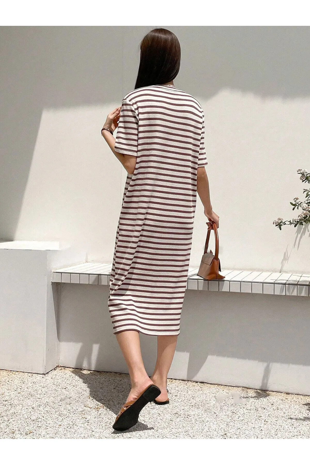 Know  Weißes, zimtfarbenes Seersucker-Kleid mit Streifenmuster