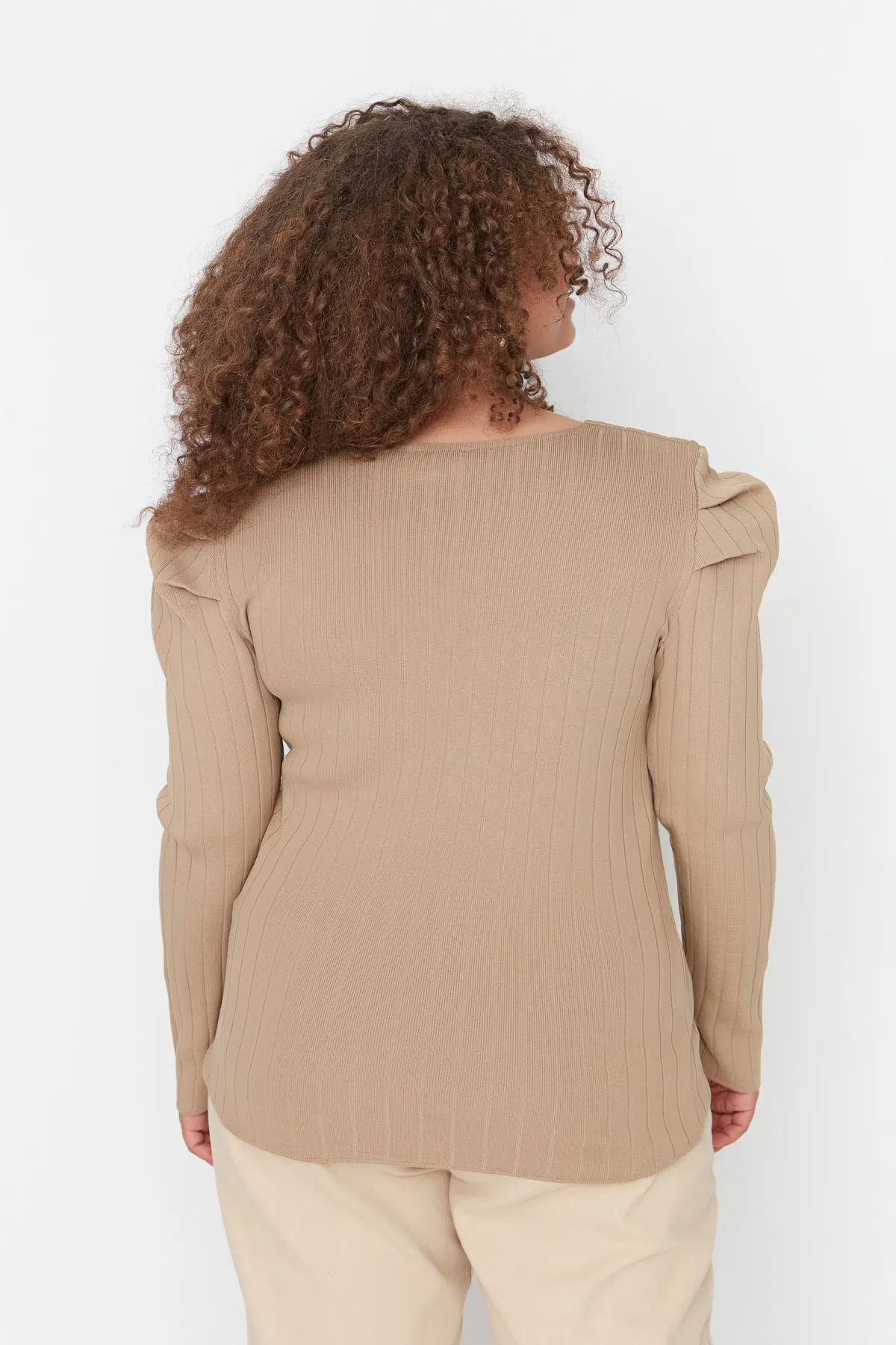 Trendyol Curve  Beige Strickbluse mit Wassermelonenärmeln
