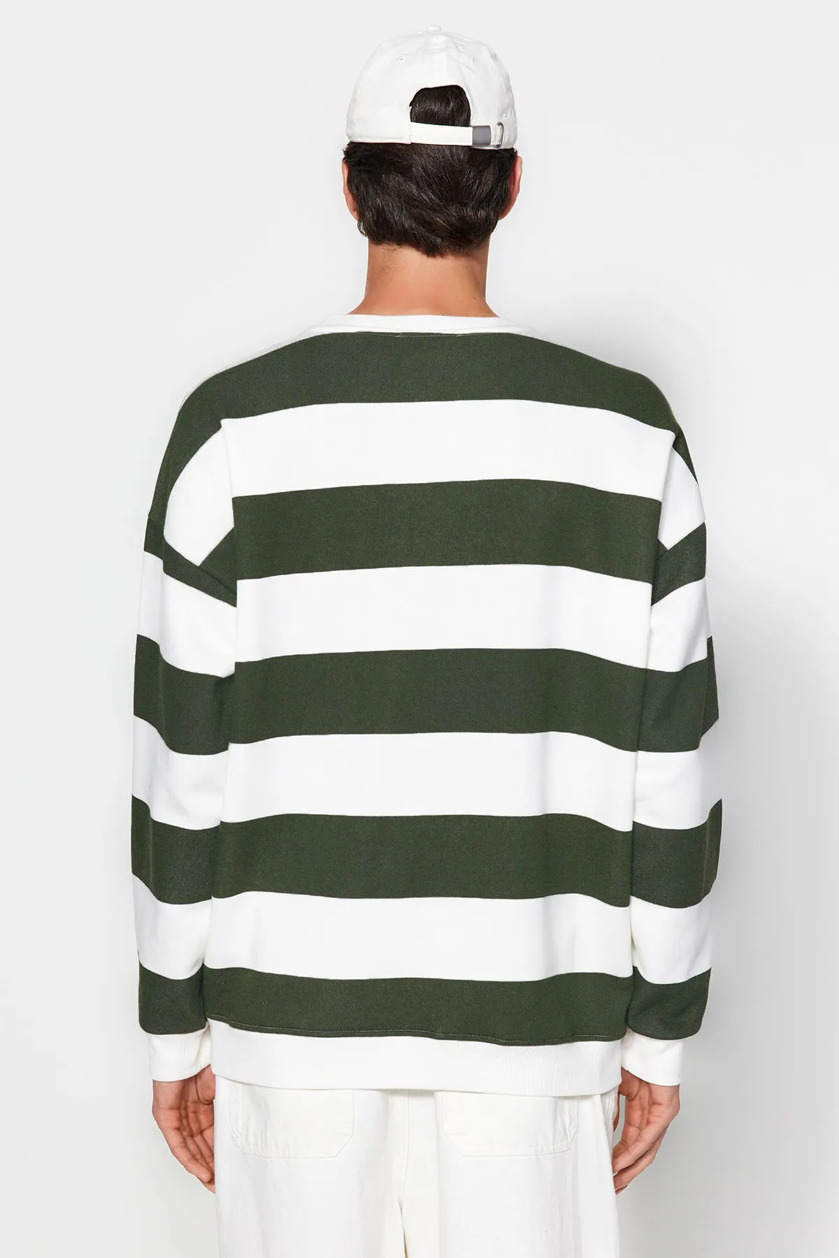 Trendyol Collection  Grünes Unisex-Sweatshirt aus Baumwolle in Übergröße/weitem Schnitt mit gestreiftem Fleece TMNAW24SW00098
