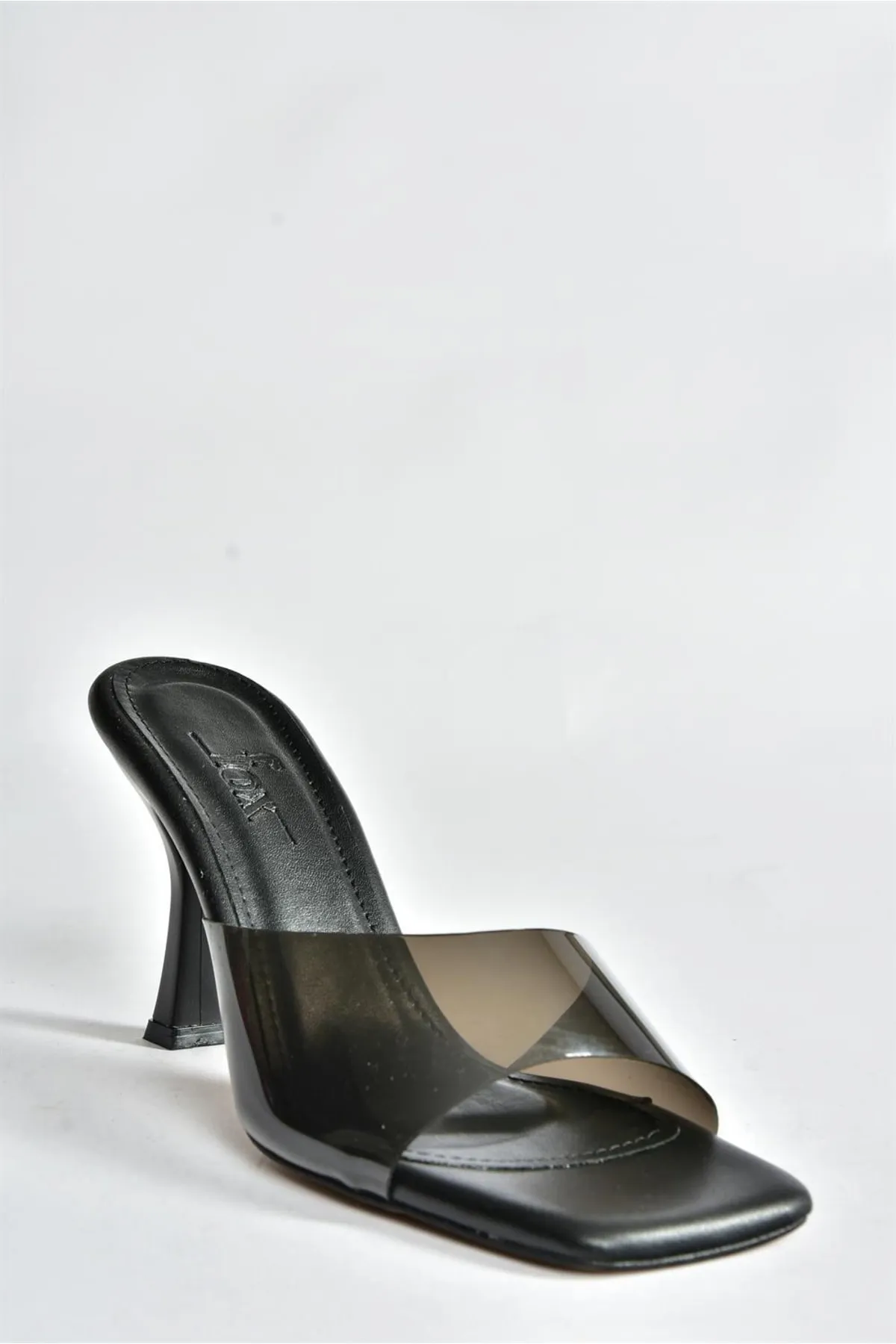 Fox Shoes  Schwarze transparente Damenhausschuhe mit dicken Absätzen P590033209