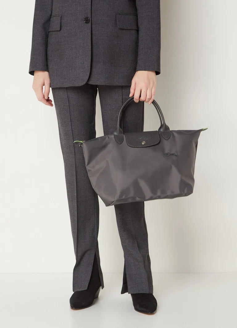 Geantă verde Longchamp Le Pliage, mărimea M, cu detalii din piele.