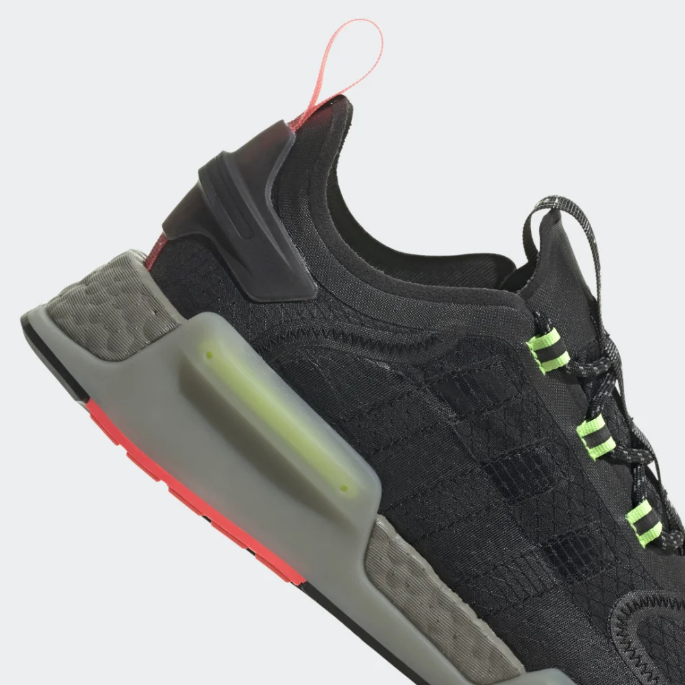 adidas NMD V3 GW3064 / schwarz