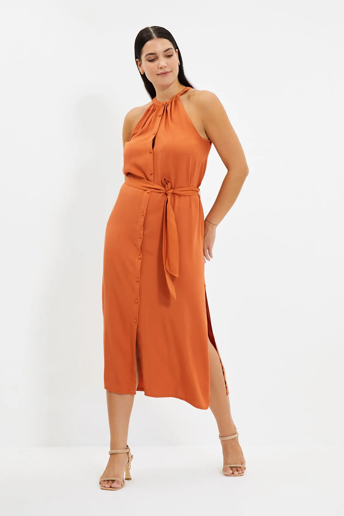 Trendyol Collection  Zimtfarbenes, gewebtes Midi-Hemdkleid mit Gürtel und vorherrschendem Kragen TWOSS19XM0112