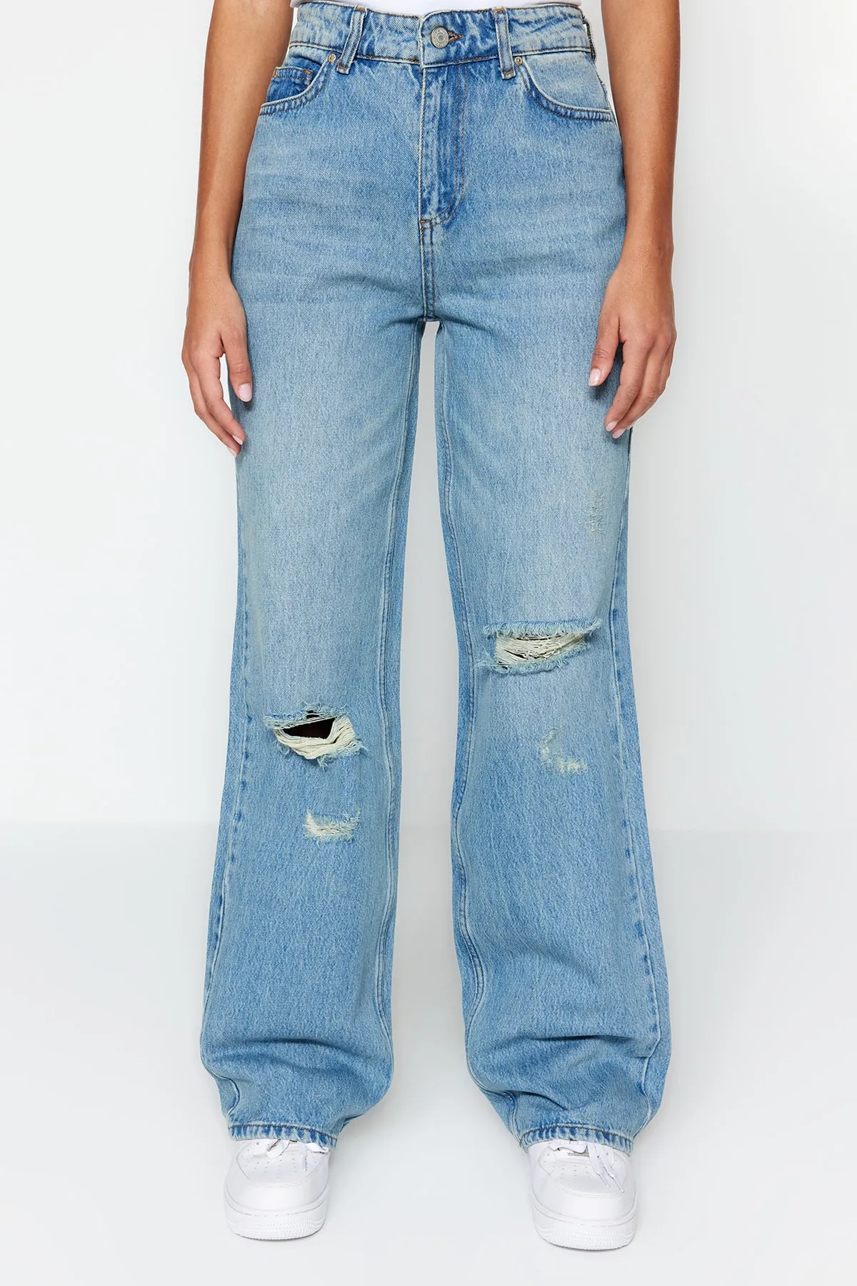 Trendyol Collection  Blaue, blasse Vintage-Jeans mit weitem Bein und Rissen, niedrige Taille, TWOSS23JE00102