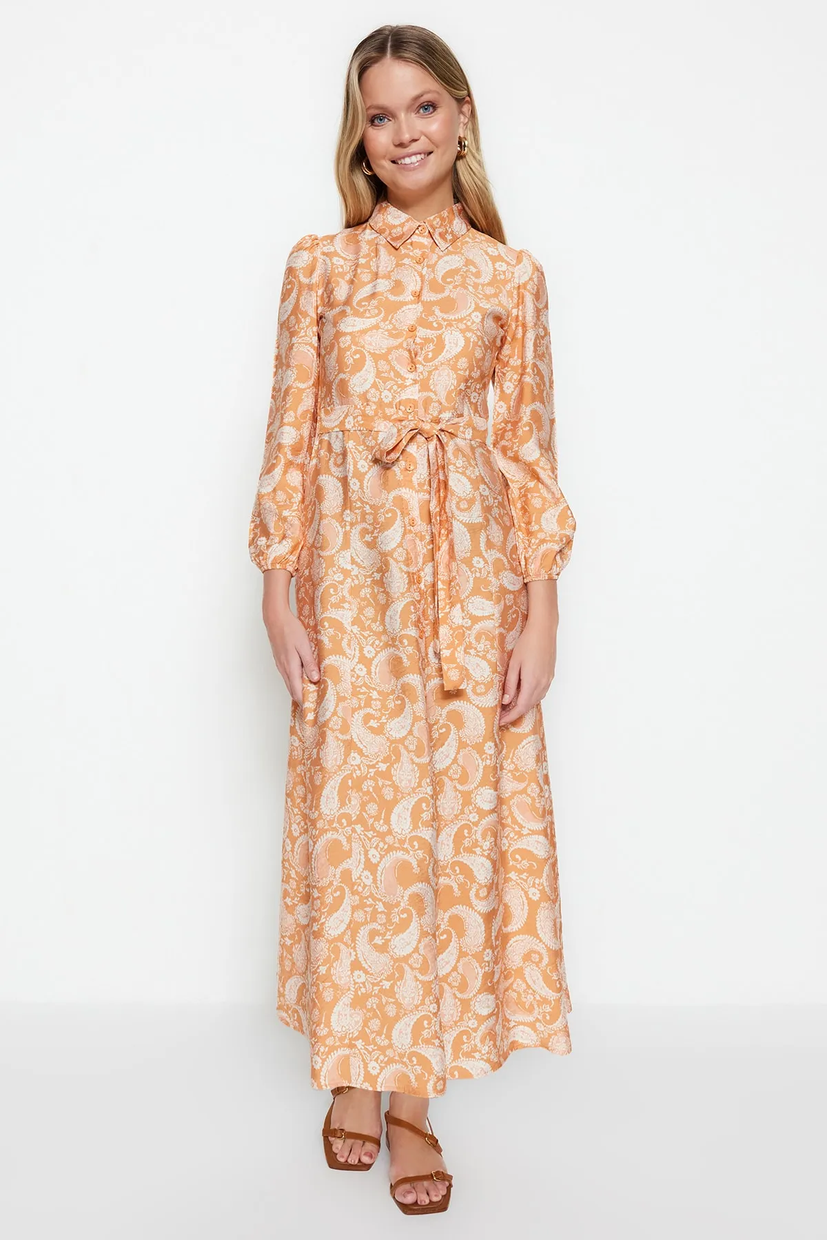 Trendyol Modest  Orangefarbenes gewebtes Hemdblusenkleid mit Schalkragen und Muster TCTSS23EB00145